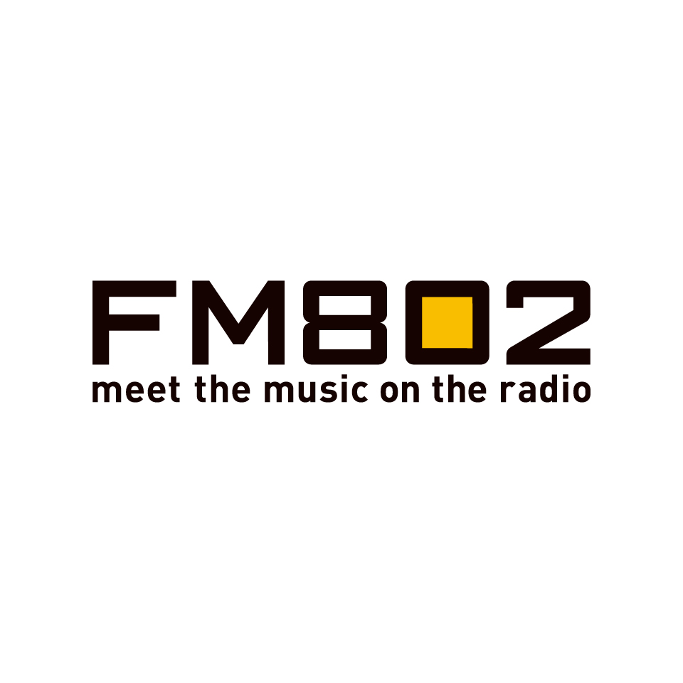 FM802